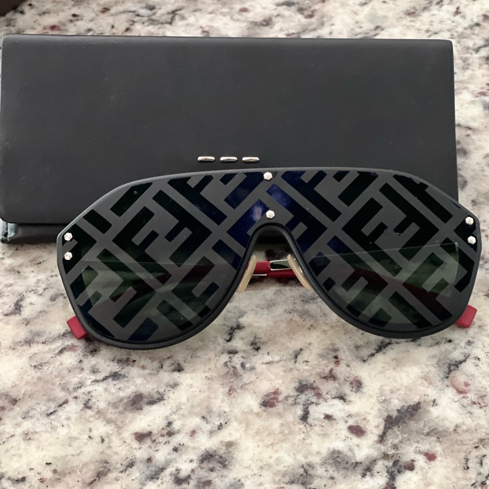 Fendi monogram aviator sunglasses - Picture 2 of 2